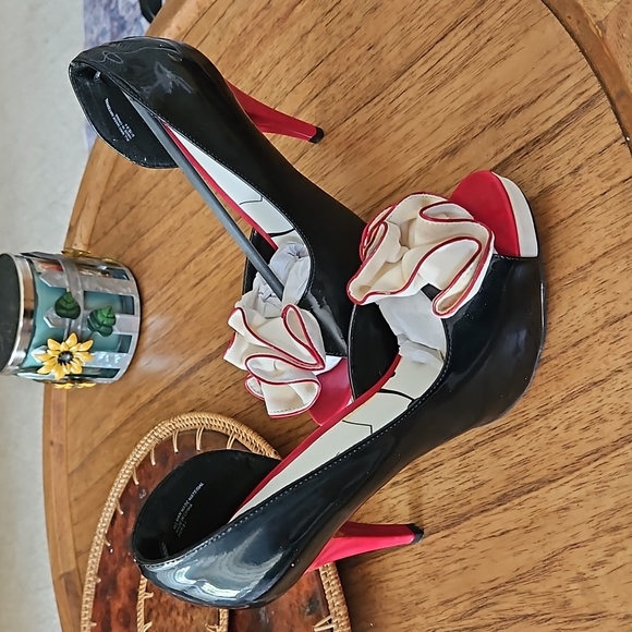 Promiscuous Platform Heels - Picture 2 of 6